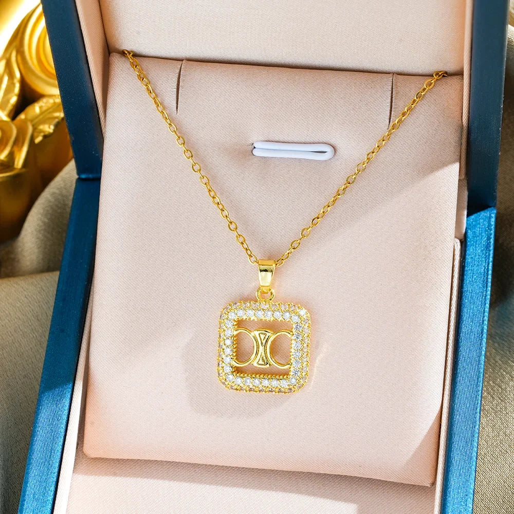 The letter necklace is a niche style specially designed for women. It won't fade and is a fashionable clothing necklace